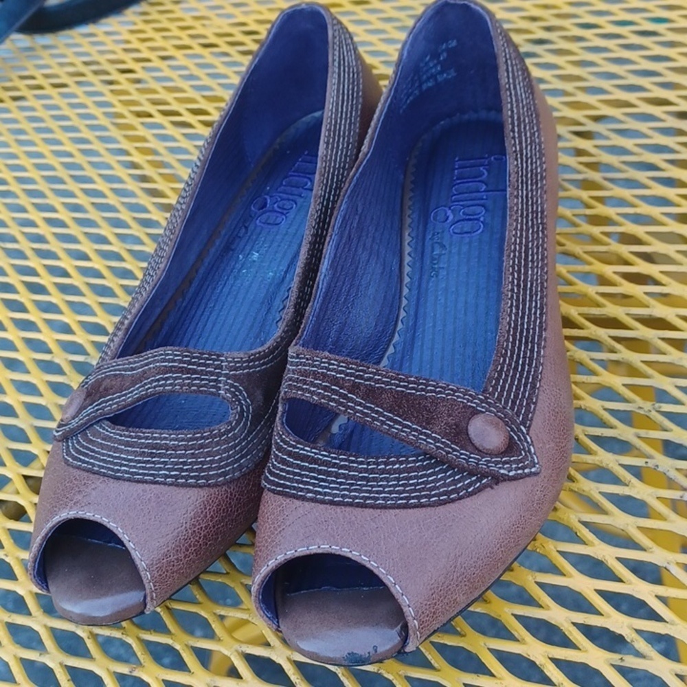 Indigo by Clarks peep toe wedge pump, brown, button detail